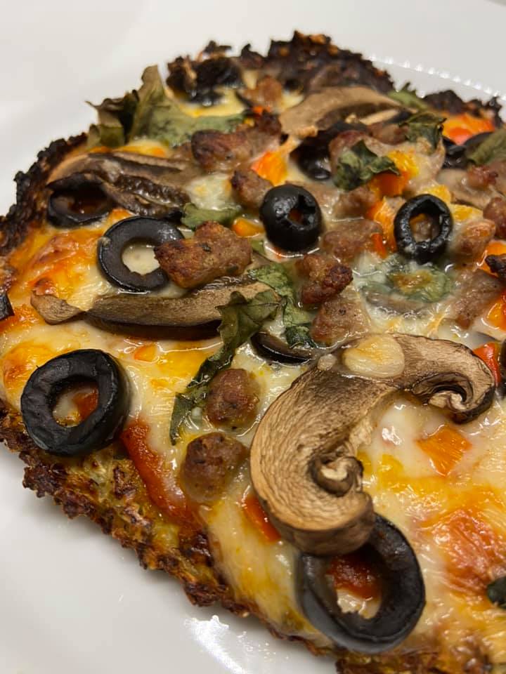 CAULIFLOWER Crust pizza - Cooking Ideas
